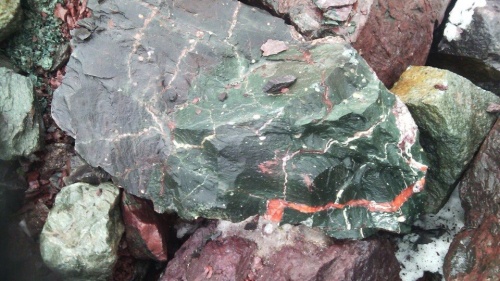 Гигантские зелёные валуны для ландшафтного дизайна весом более 5 тонн купить в Астраханской области