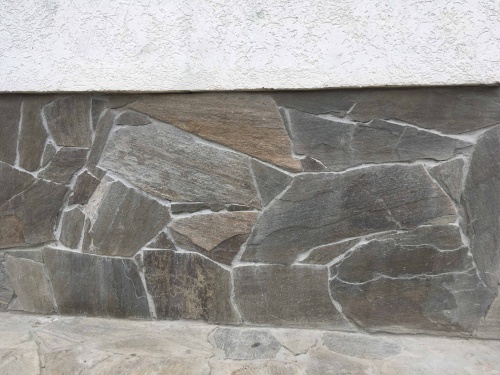 Плитняк златолит Уральский для цоколя, отмостки купить в Астраханской области