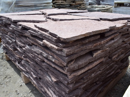 Плитняк лемезит бордовый для облицовки цоколя 20-25 мм  купить в Астраханской области