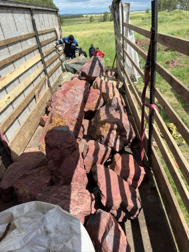 Ландшафтные глыбы красно-фиолетовые 200-1000 килограмм купить в Астраханской области