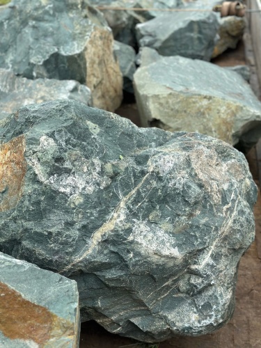 Камни для ландшафтного дизайна зелёные 10-60 килограмм купить в Астраханской области