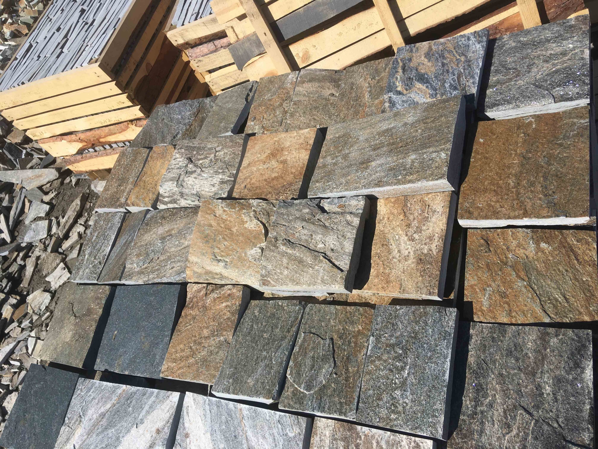 Плитка пилёная златолит Уральский для фасада купить в Астраханской области