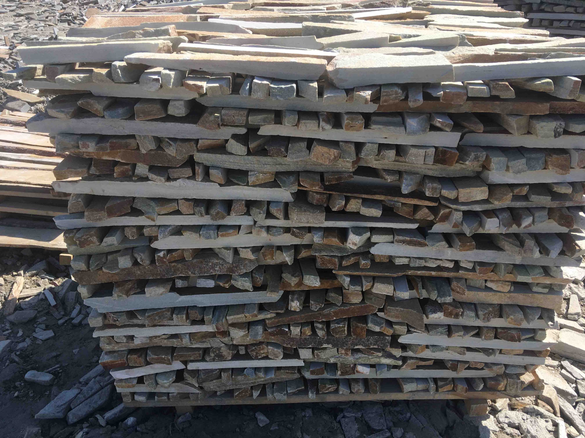 Горбушка златолит золотистый для облицовки купить в Астраханской области