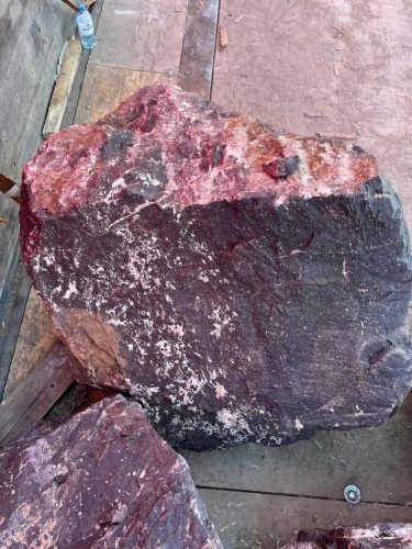 Камни для ландшафтного дизайна красно-фиолетовые 10-60 килограмм купить в Астраханской области