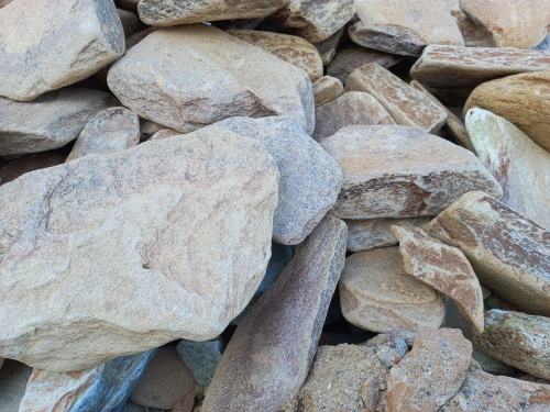 Златолит жёлтый, жёлто-зелёный глыбки и валуны для ланшафтного дизайна купить в Астраханской области