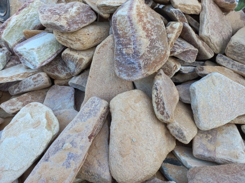 Златолит жёлтый, жёлто-зелёный глыбки и валуны для ланшафтного дизайна купить в Астраханской области