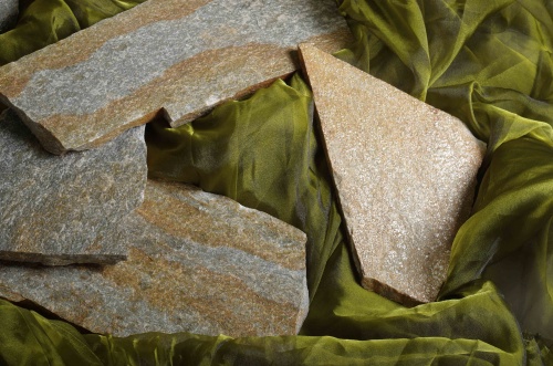 Плитняк златолит Уральский для цоколя, отмостки купить в Астраханской области