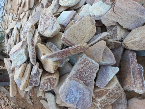 Златолит жёлтый, жёлто-зелёный глыбки и валуны для ланшафтного дизайна купить в Астраханской области
