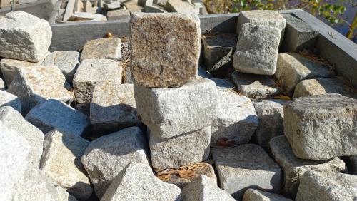 брусчатка-гранитная-колотая-галтованная